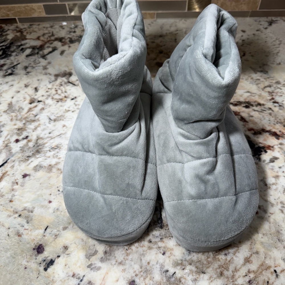 Soft and warm Gray Quilted massaging Slippers